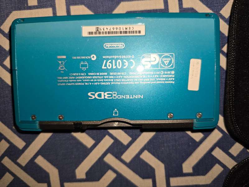 Nintendo 3DS Console - with hardshell case