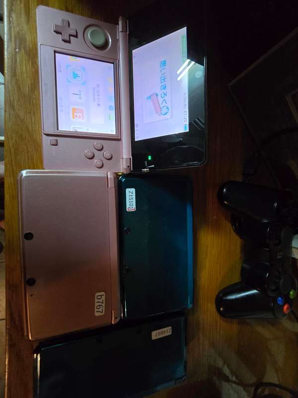 JOBLOT - 4 x Japanese Nintendo 3DS Consoles - please see description
