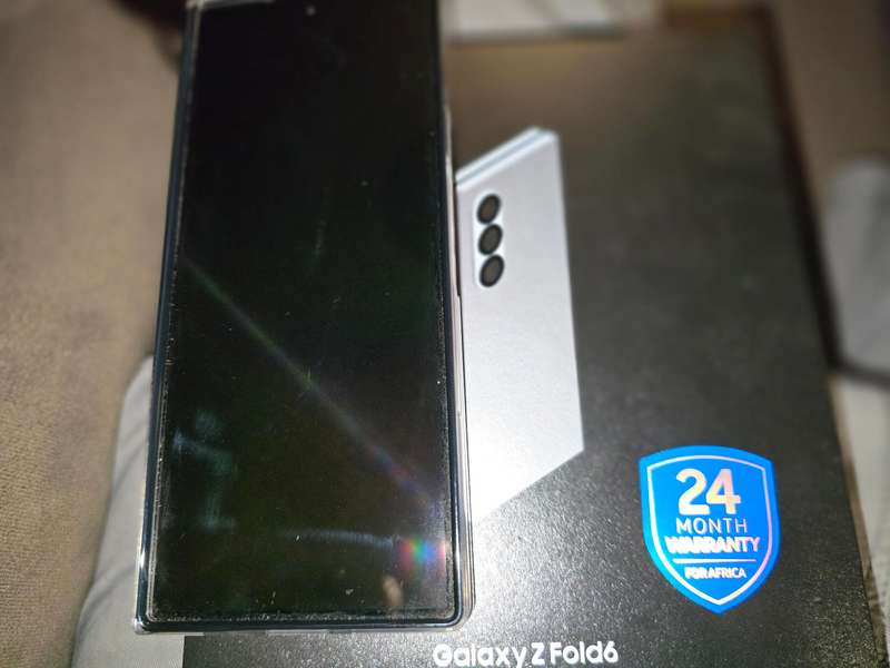 Samsung Galaxy Z Fold 6 256gb dual sim - Like new, switched on once or twice