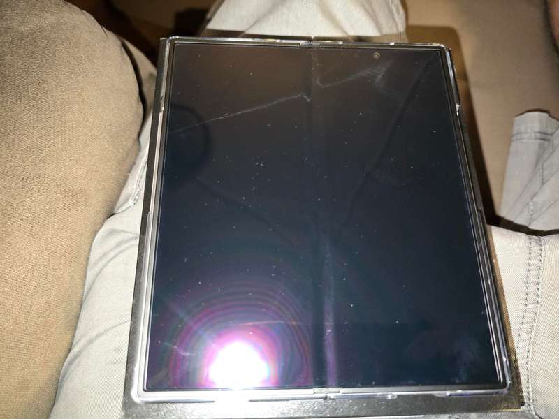 Samsung Galaxy Z Fold 6 256gb dual sim - Like new, switched on once or twice