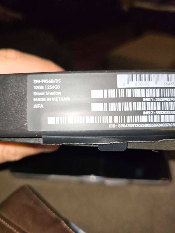 Samsung Galaxy Z Fold 6 256gb dual sim - Like new, switched on once or twice