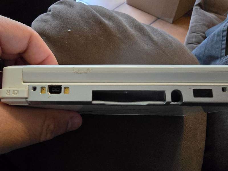 Nintendo 3DS Console - White - very good condition with hard shell case