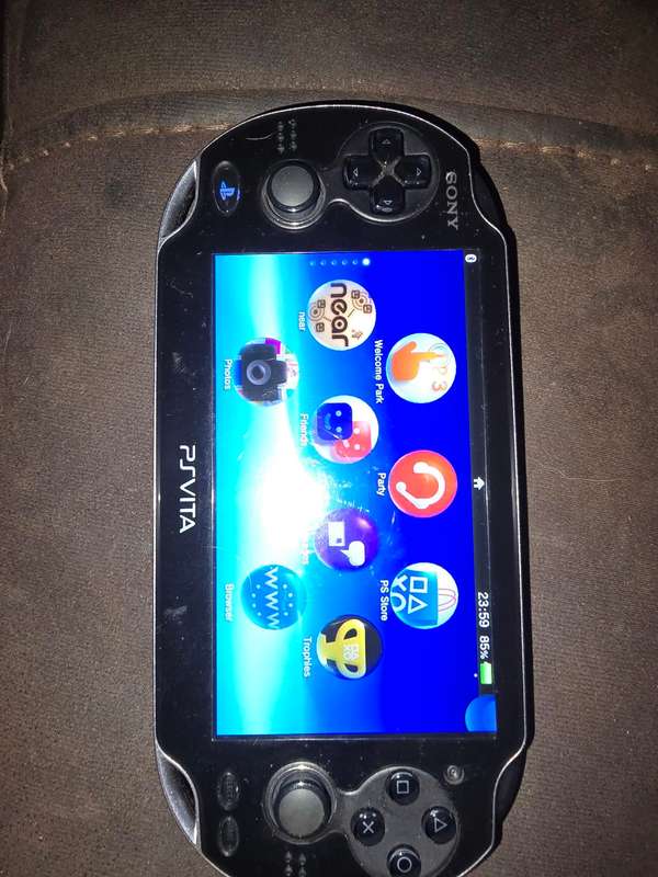 PS Vita Console 1000 - screen working well, none of the buttons working though - 128gb card