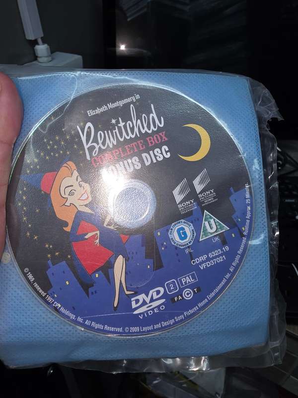 Bewitched - Complete Series - outer boxset was damaged so discs in sleeves