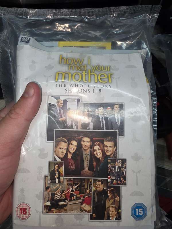 How i met your mother - Complete Season 1-8 - discs in sleeves as box was damaged
