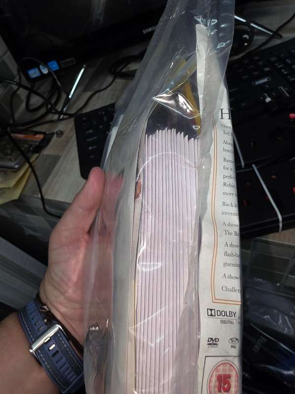 How i met your mother - Complete Season 1-8 - discs in sleeves as box was damaged