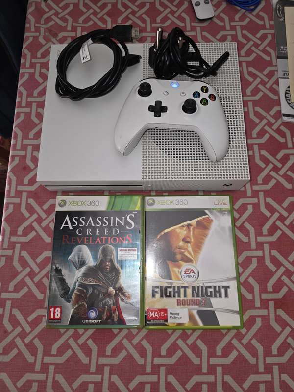 Xbox One S - Very good Condition with 1 Controller - 500gb