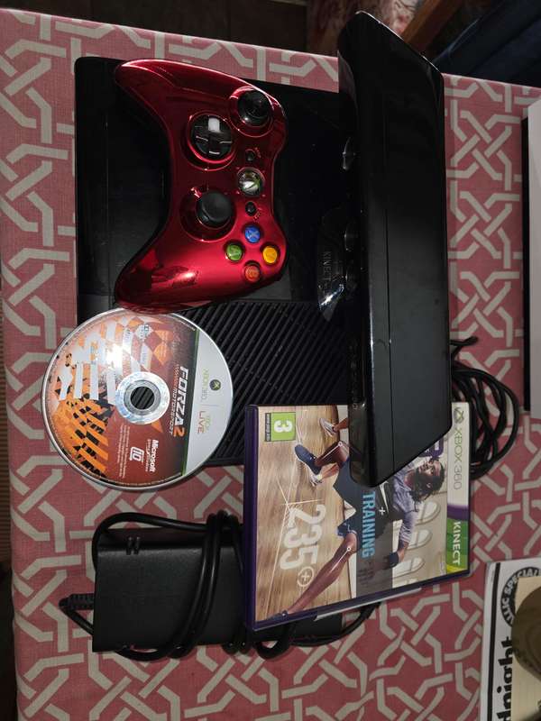 Xbox 360 E - with kinect, 500gb HDD, Red Metallic Controller + 2 Games