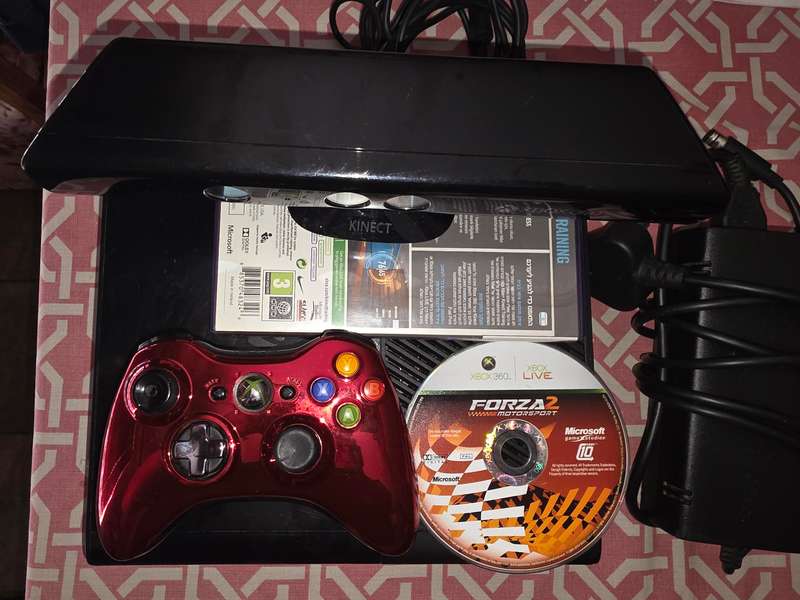 Xbox 360 E - with kinect, 500gb HDD, Red Metallic Controller + 2 Games