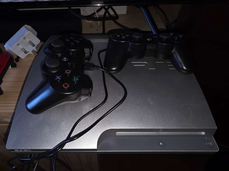 Playstation 3 - Silver - 2 Controllers, Hen Loaded and Games Pre Loaded