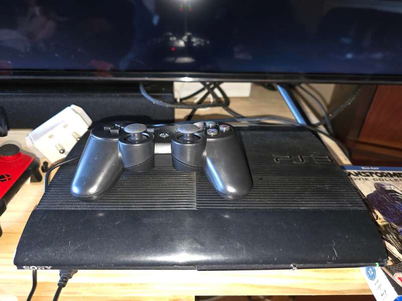 Playstation 3 Slim - with 1 controller - very good condition