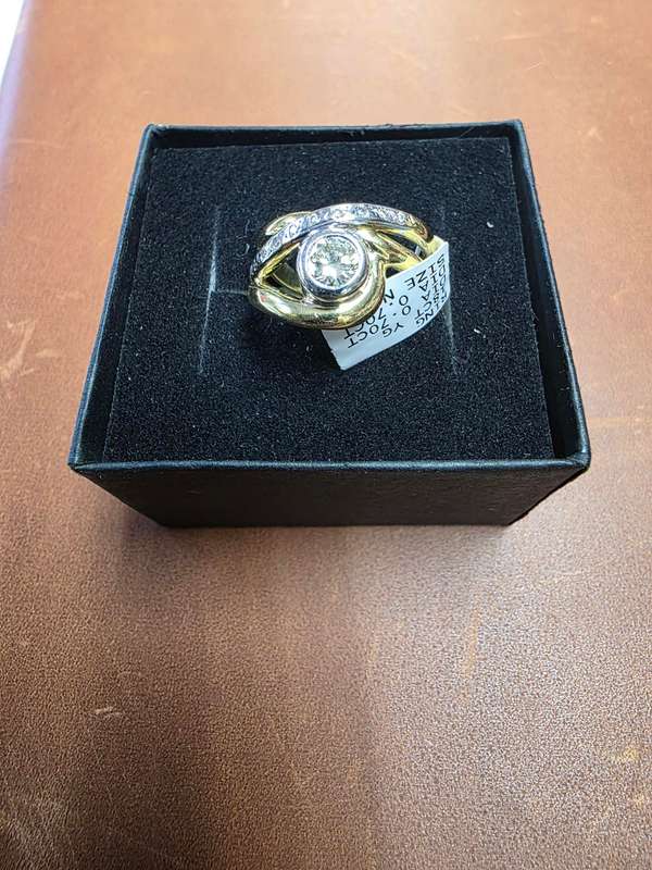 Stunning 18ct Yellow Gold (8.9g) Ring N/O - sold with professional appraisal of R50,750