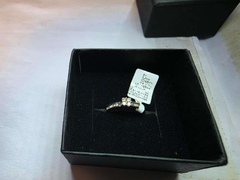 9ct White Gold Engagement Ring - [Appraisal Value - R9095]
