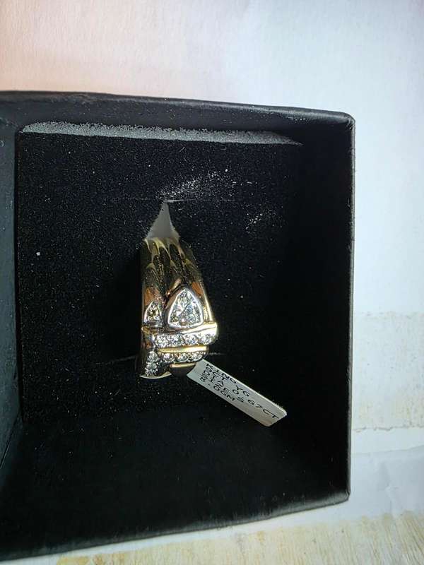 9ct Yellow Gold Ring (8g) Trillian Cut Diamond 0.43ct - Appraisal Supplied [R37,350]