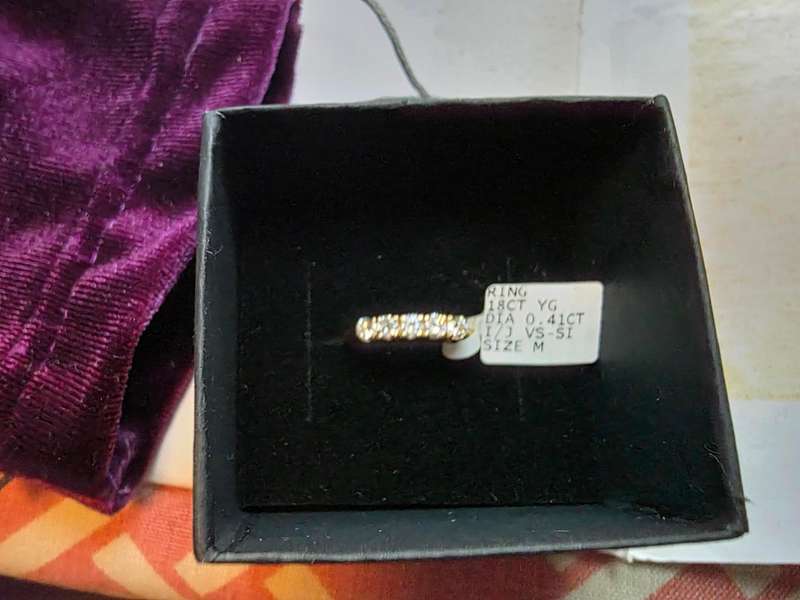 18ct Yellow Gold Ring - with 5 Diamonds - [Appraisal Value R17,950]