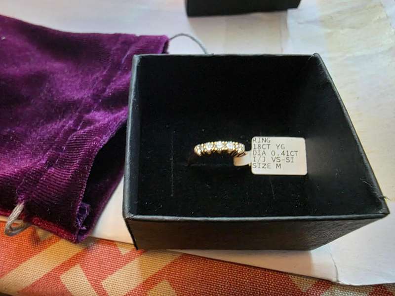 18ct Yellow Gold Ring - with 5 Diamonds - [Appraisal Value R17,950]