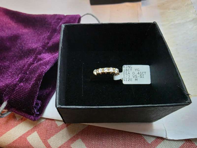 18ct Yellow Gold Ring - with 5 Diamonds - [Appraisal Value R17,950]