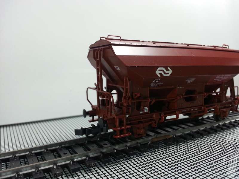 Roco 46132. DB Self-unloading freight wagon
