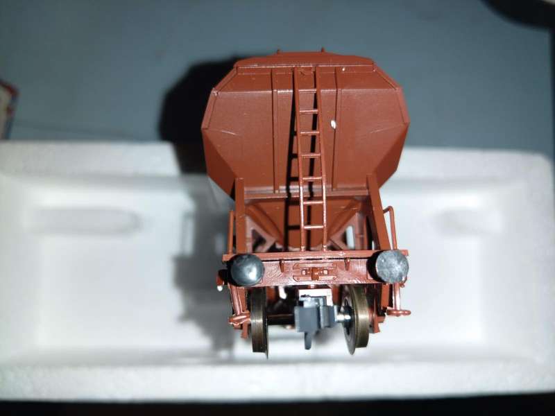 Roco 46132. DB Self-unloading freight wagon