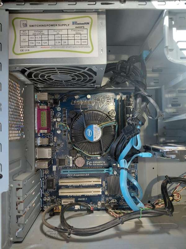 INTEL CORE I3 DESKTOP COMPUTER