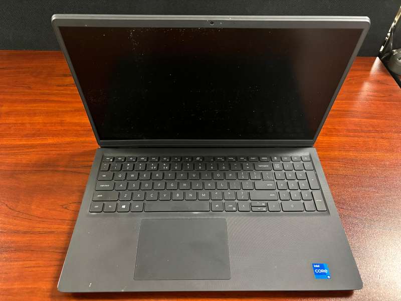 Dell Vostro 3520 (damaged)