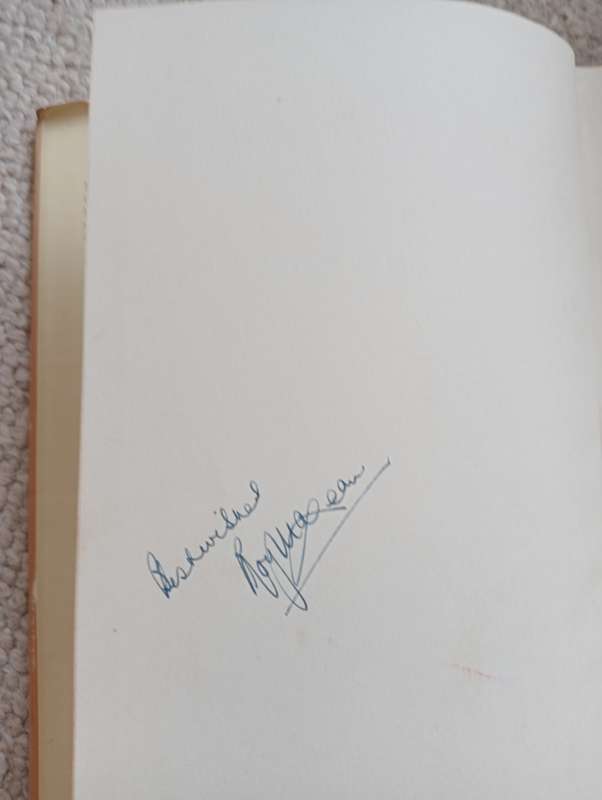 SIGNED BOOKS ON AUCTION TODAY- " VERY SCARCE SIGNED CRICKET BOOK-SEE BELOW  !!!   "