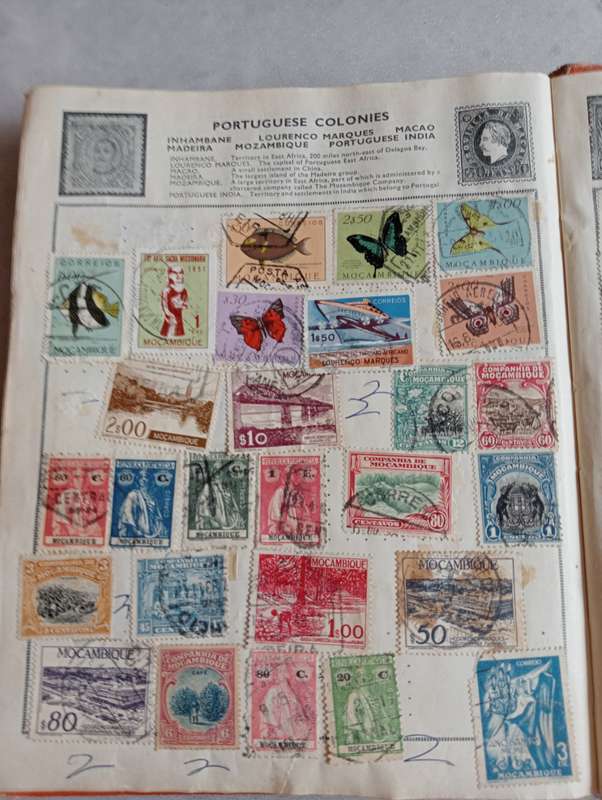 MANY BOOKLETS FULL OF RSA AND A NICE ALBUM WORLD STAMPS-SEE BELOW NOT NEARLY ALL SHOWN