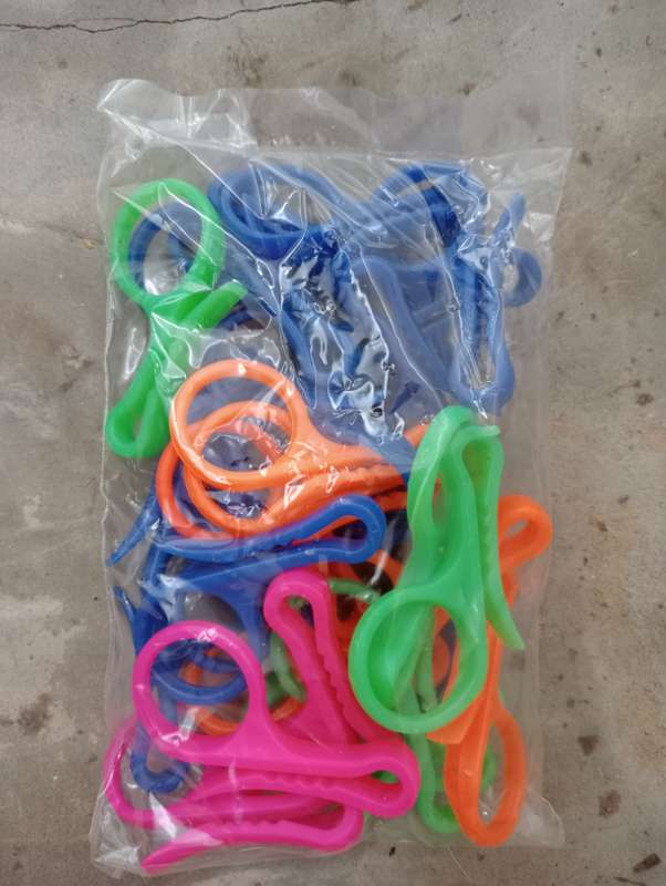 RECYCLED PLASTIC      PELI PEG    NO MORE CLOTHES STAINS-MANY MANY USES -SEE DETAILS BELOW