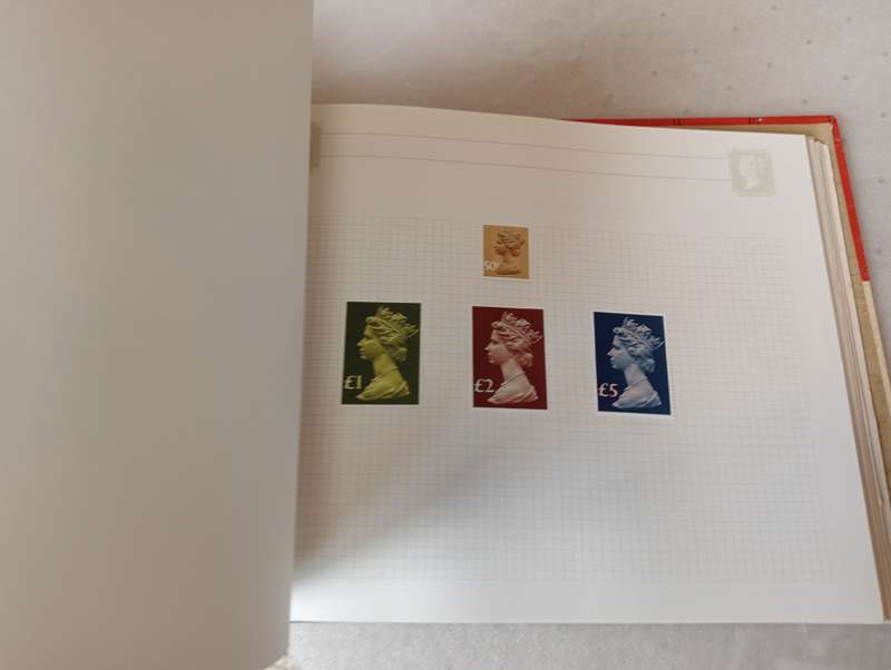 BEAUTIFUL 179 PAGE STANLEY GIBBONS ALBUM COMPLETE FOR MOST OF QEII WITH SOME PHOSPHORS-MUST VIEW