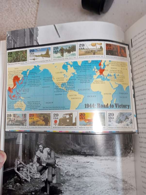 USA-1994 YEAR BOOK WITH MOST ISSUES INCLUDED-FULL SHEETS INCLUDED WHICH ARE SCARCE