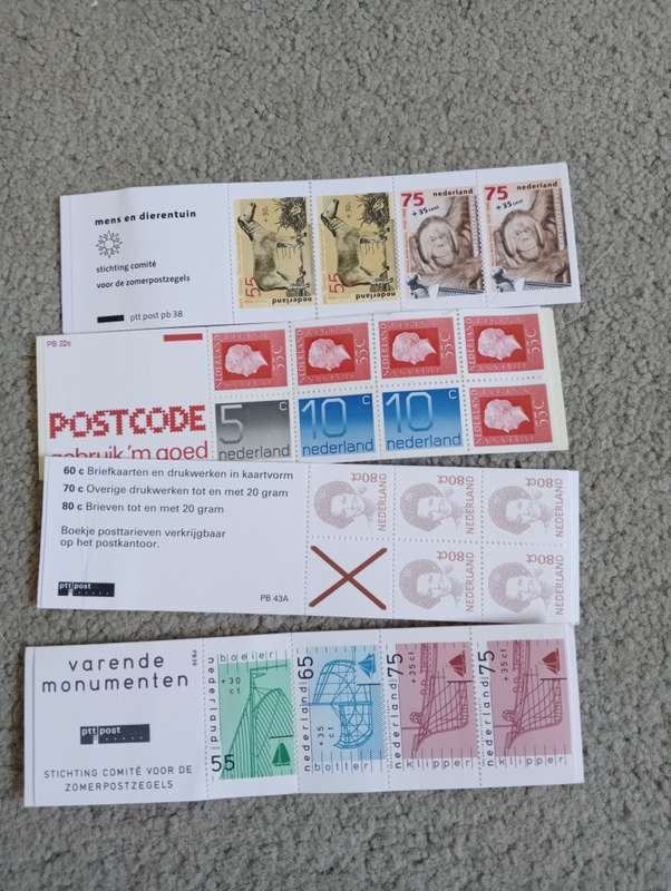 SCARCE LOT OF MODERN BOOKLETS ALL INTACT !! BUY NOW GETS A  FREE BOOKLET
