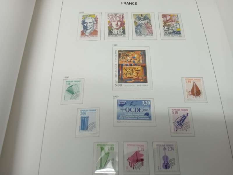 FRANCE-POST OFFICE FRESH 99% COMPLETE 1989-1991 ALL ON PRE-PRINTED PAGES   350 POUNDS   PLUS PLUS