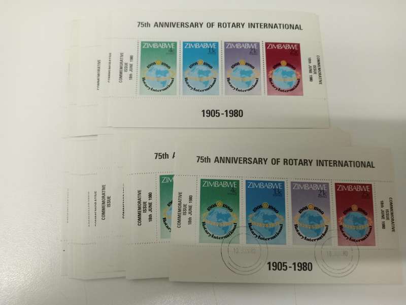 ZIMBABWE-60 MINI SHEETS 1/2 UMM 1/2 CTO