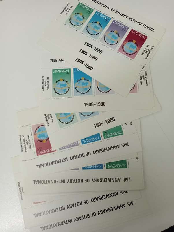 ZIMBABWE-60 MINI SHEETS 1/2 UMM 1/2 CTO