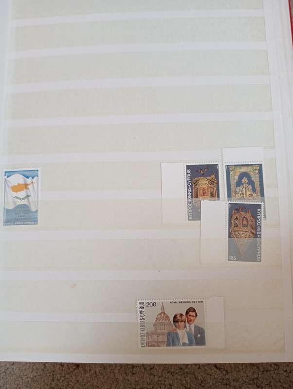 GOOD CONDITION STOCK BOOKS BONANZA TODAY-MUST SEE CONTENTS BELOW !!! SEE OTHER LOTS