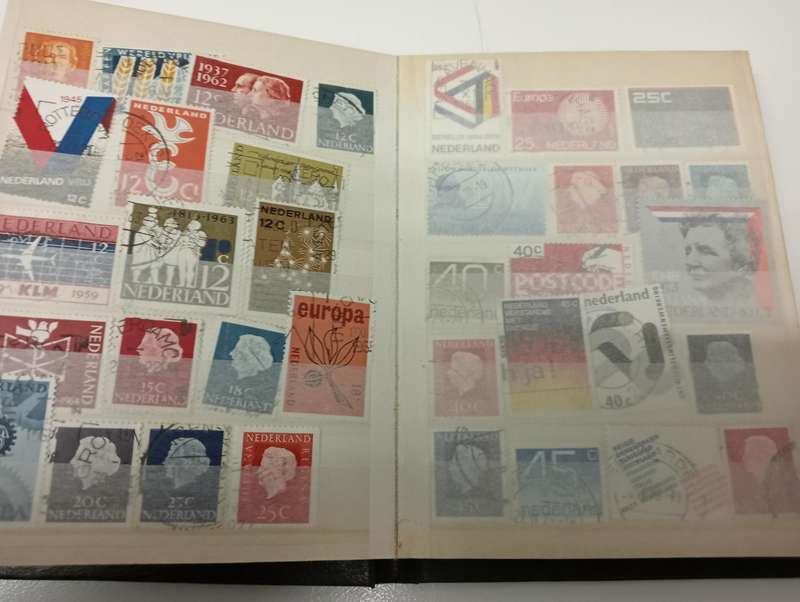 LOVELY CLEAN little stock book for gem collecting-full of useful items