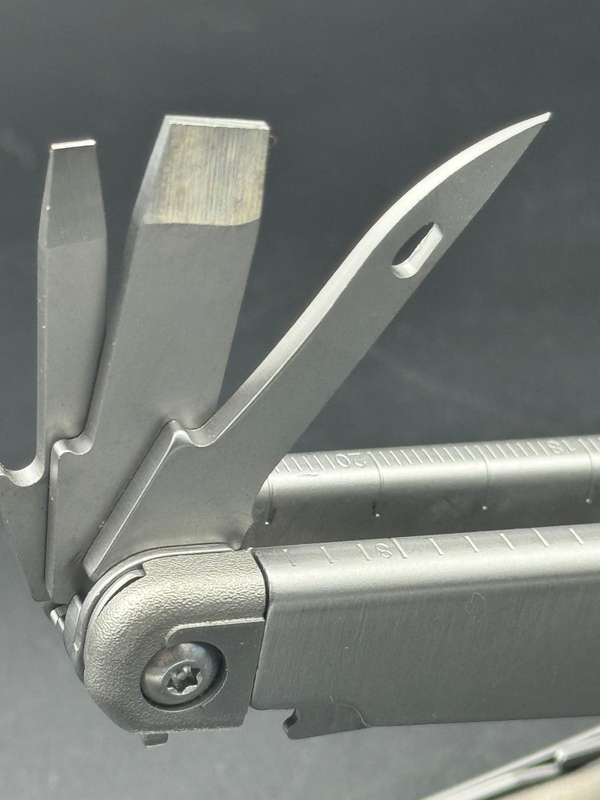 Leatherman Surge