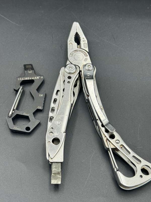 Leatherman Skeletool + TOOL
