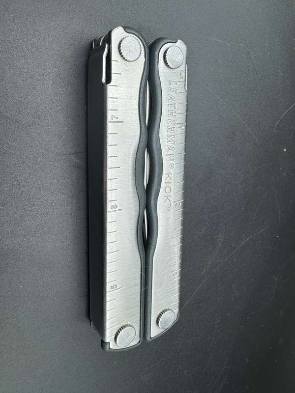 Leatherman Kick