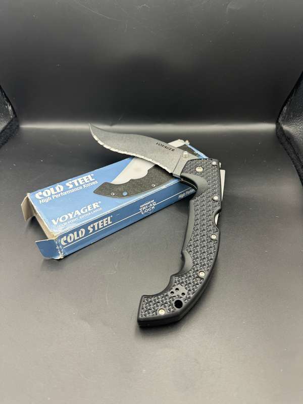 Cold Steel XL Voyager Lockback Vaquero Serrated 29AXVS