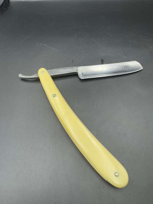 Bismarc Cut Throat