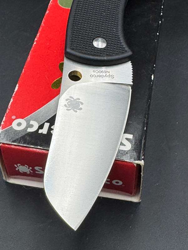 Pingo Lightweight Black C163BK knife