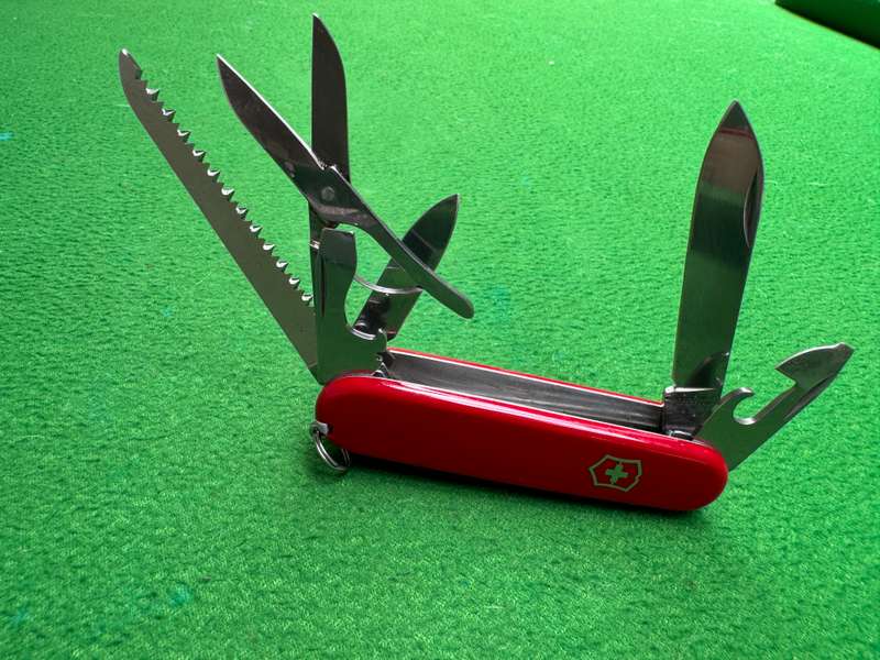 Victorinox Huntsman  RED