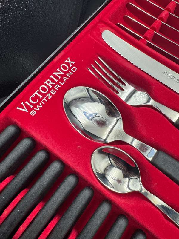 Victorinox Swiss Classic 24 Piece Set