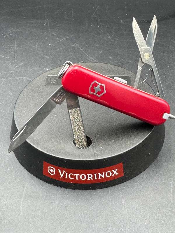 Victorinox Signature Red