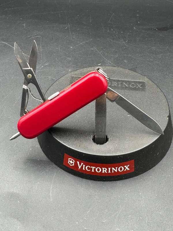 Victorinox Signature Red