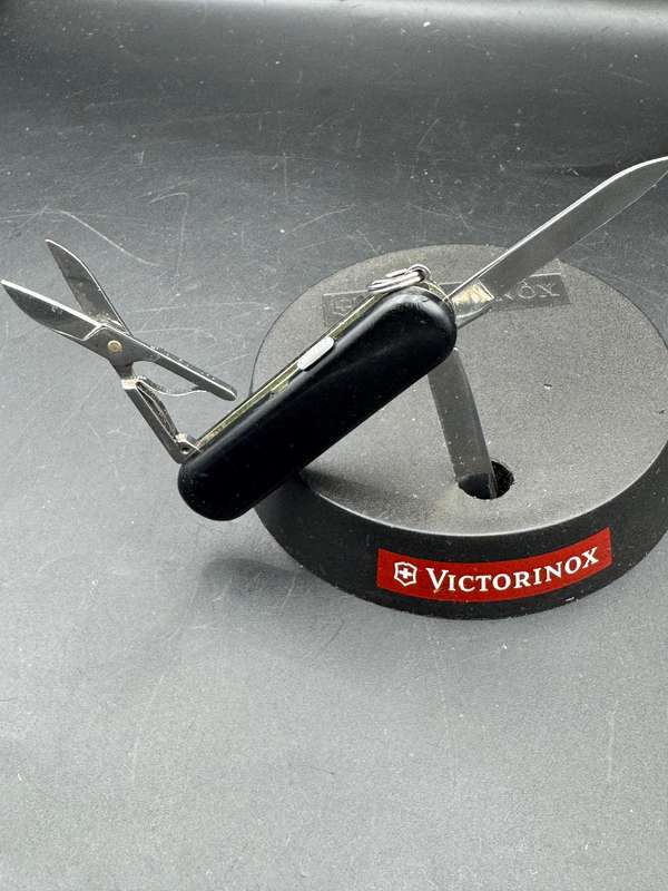 Victorinox Signature Black