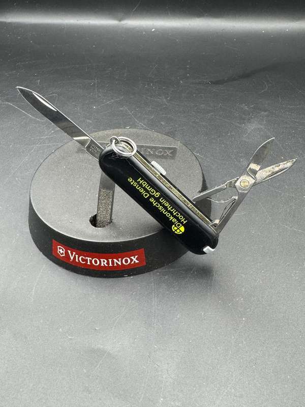 Victorinox Signature Black