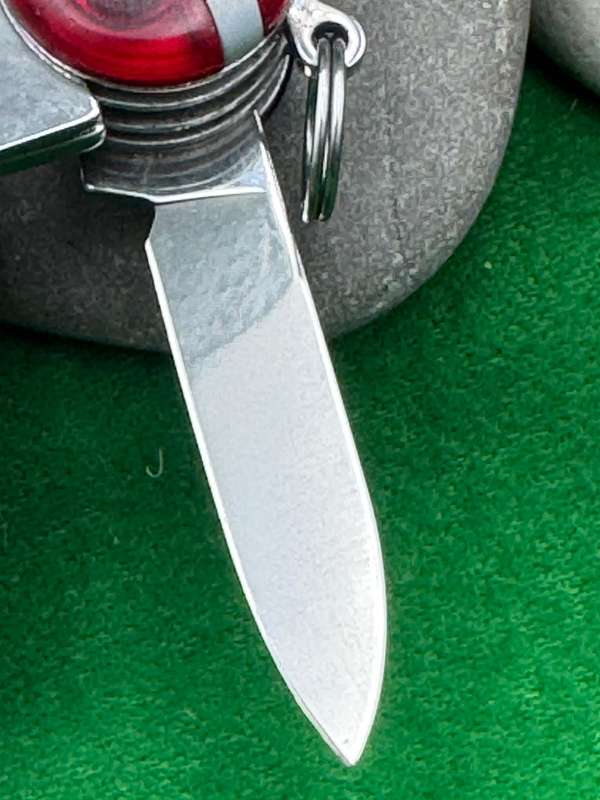Victorinox Huntsman Trans Red