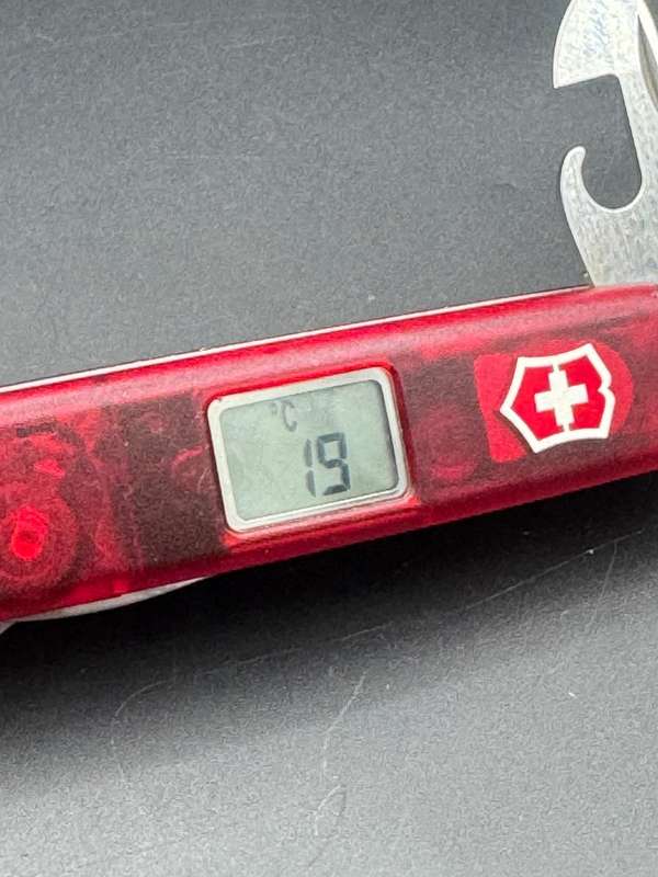 Victorinox Taveller ( Altimeter + Thermometer )